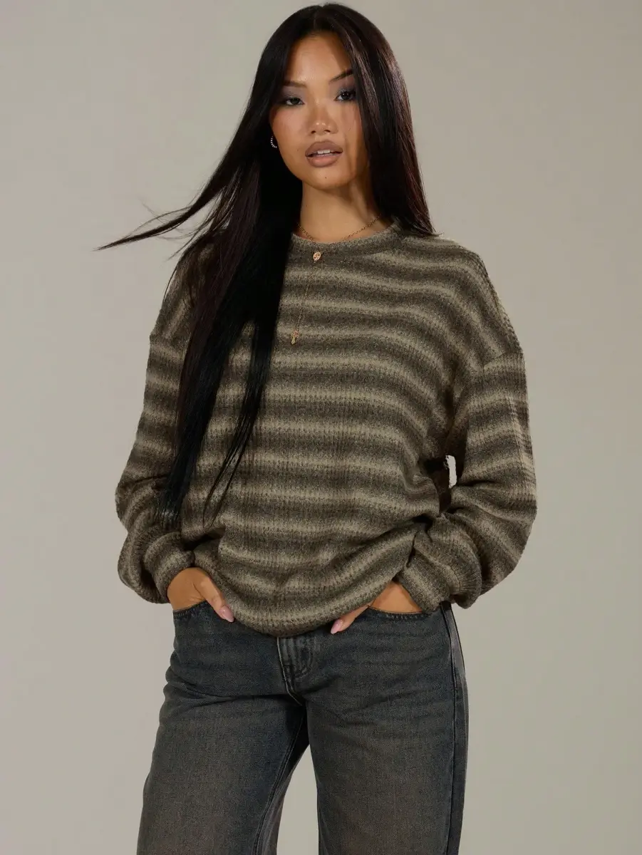 Pull oversized en maille rayée marron et beige à col rond style Y2K