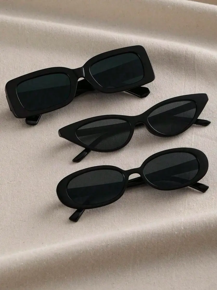 Lot de lunettes de soleil noires retro aux formes geometriques