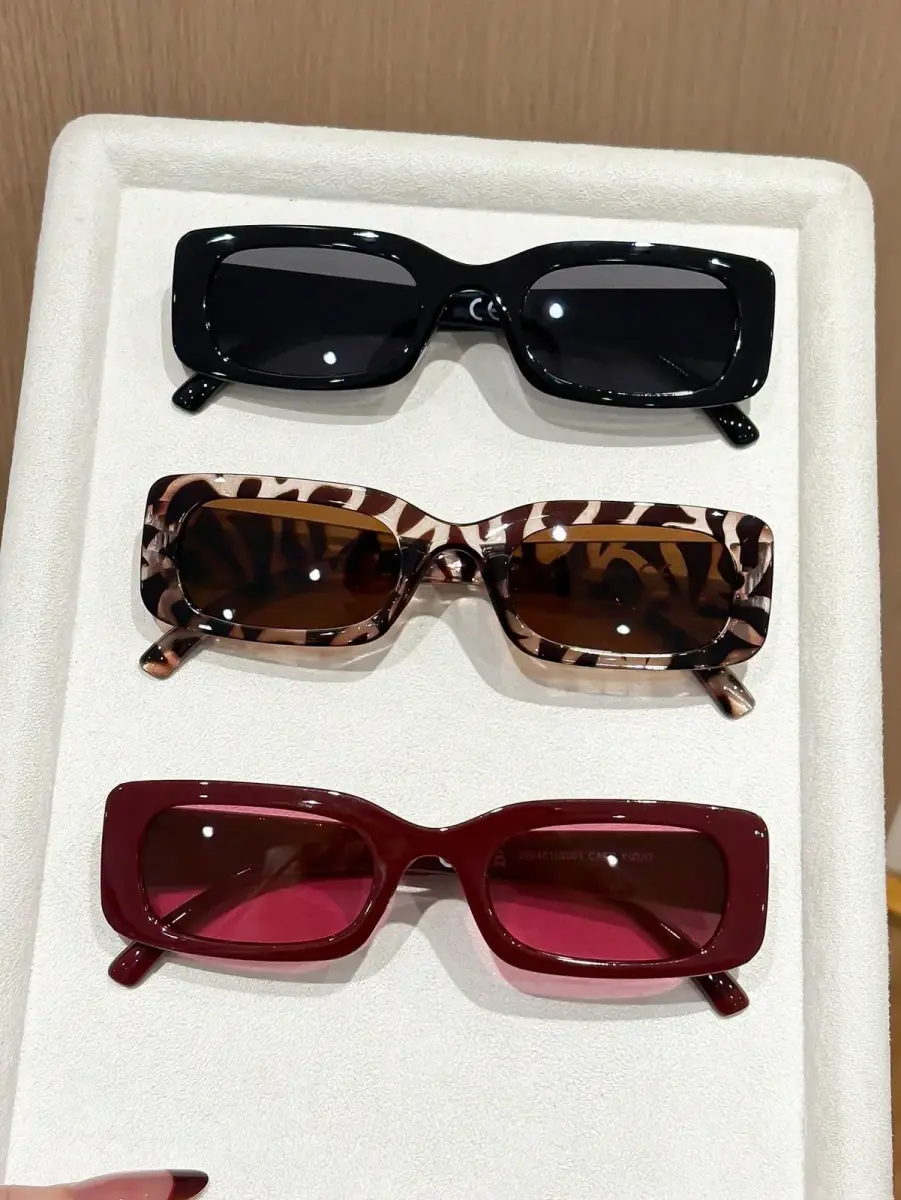 Lunettes de soleil rectangulaires rétro bordeaux à verres teintés