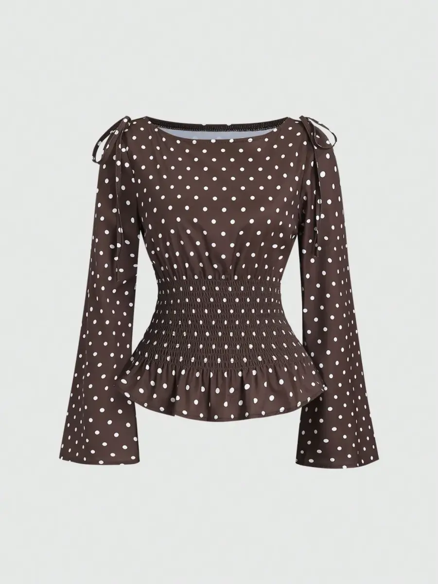 blouse à pois avec taille smockée et nœuds aux épaules