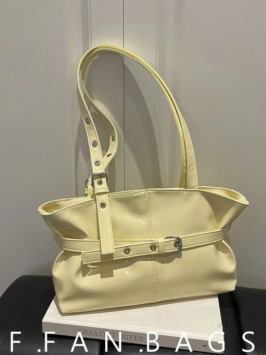Sac cabas en similicuir jaune beurre avec ceintures à boucles