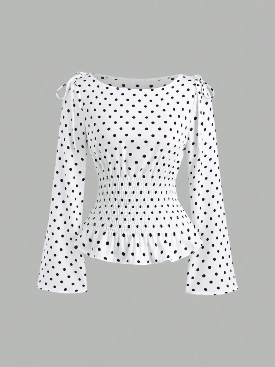 blouse à pois avec taille smockée et nœuds aux épaules
