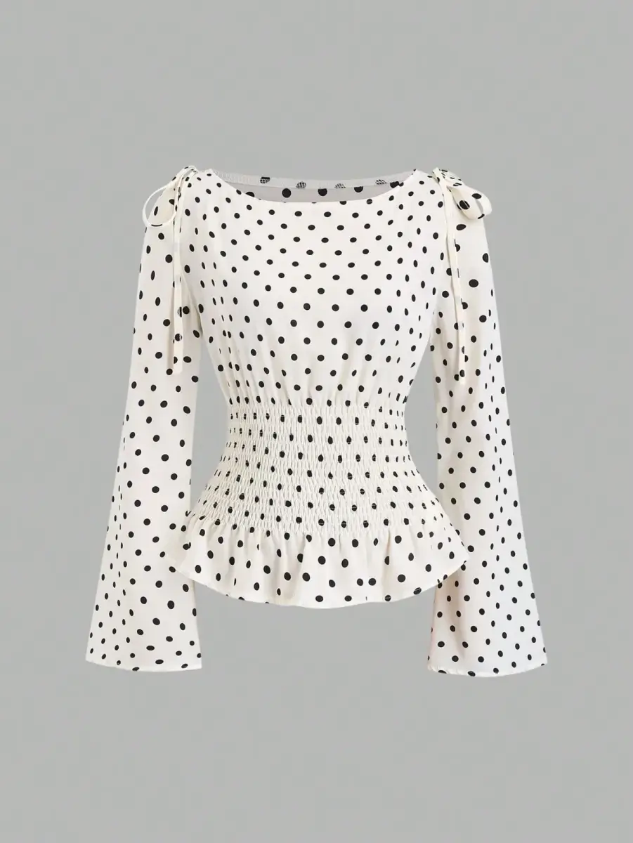 blouse à pois avec taille smockée et nœuds aux épaules