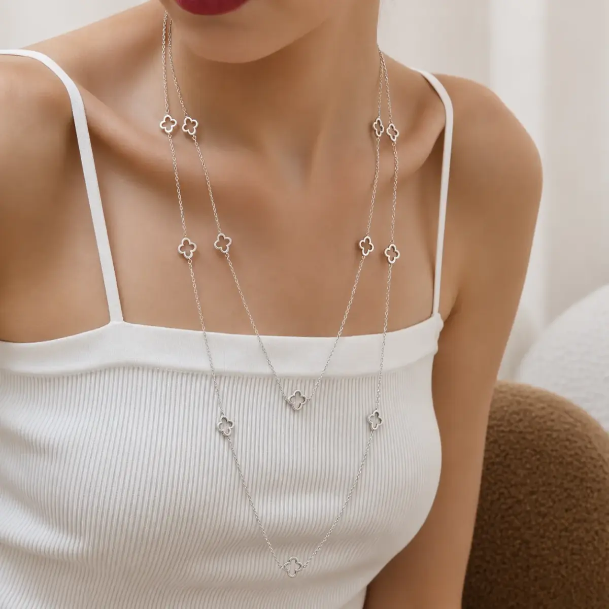 Sautoir long à double rangée en acier inoxydable à motifs trèfles